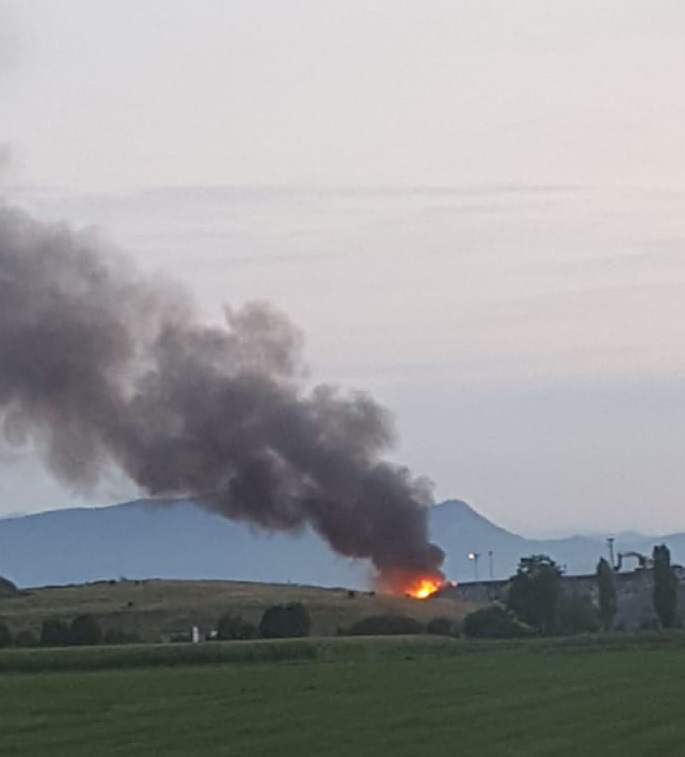 La “terra dei fuochi” continua ad ardere, altro incendio alla discarica di Bedizzole