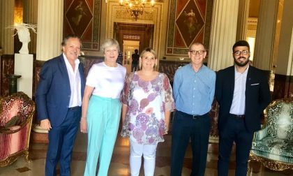 Theresa May in vacanza a Sirmione incontra il sindaco