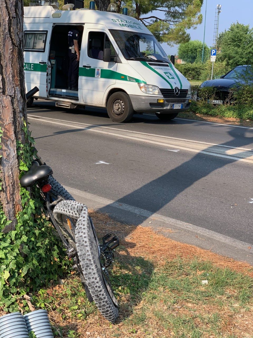 Investita una donna a Sirmione: paura in via Carlo Ederle