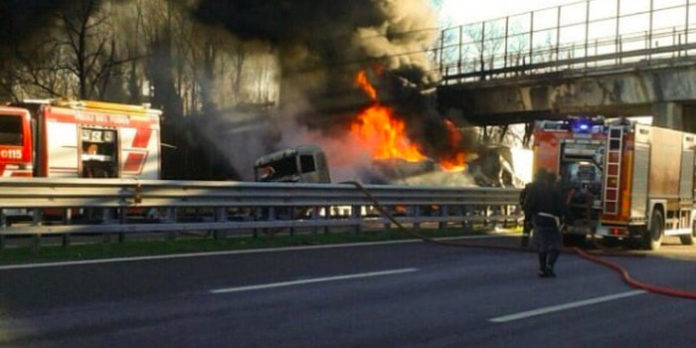 Autostrada chiusa per le ultime prove del ponte che riapre domani
