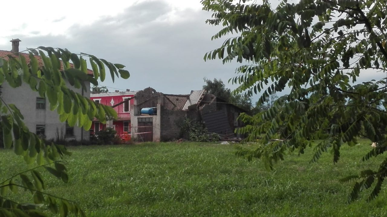 Tromba d’aria, pesanti danni nella campagna monteclarense