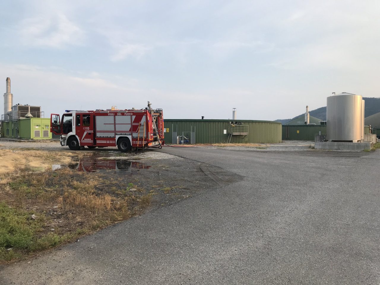 Fiamme in impianto biogas a Coccaglio: pompieri in azione