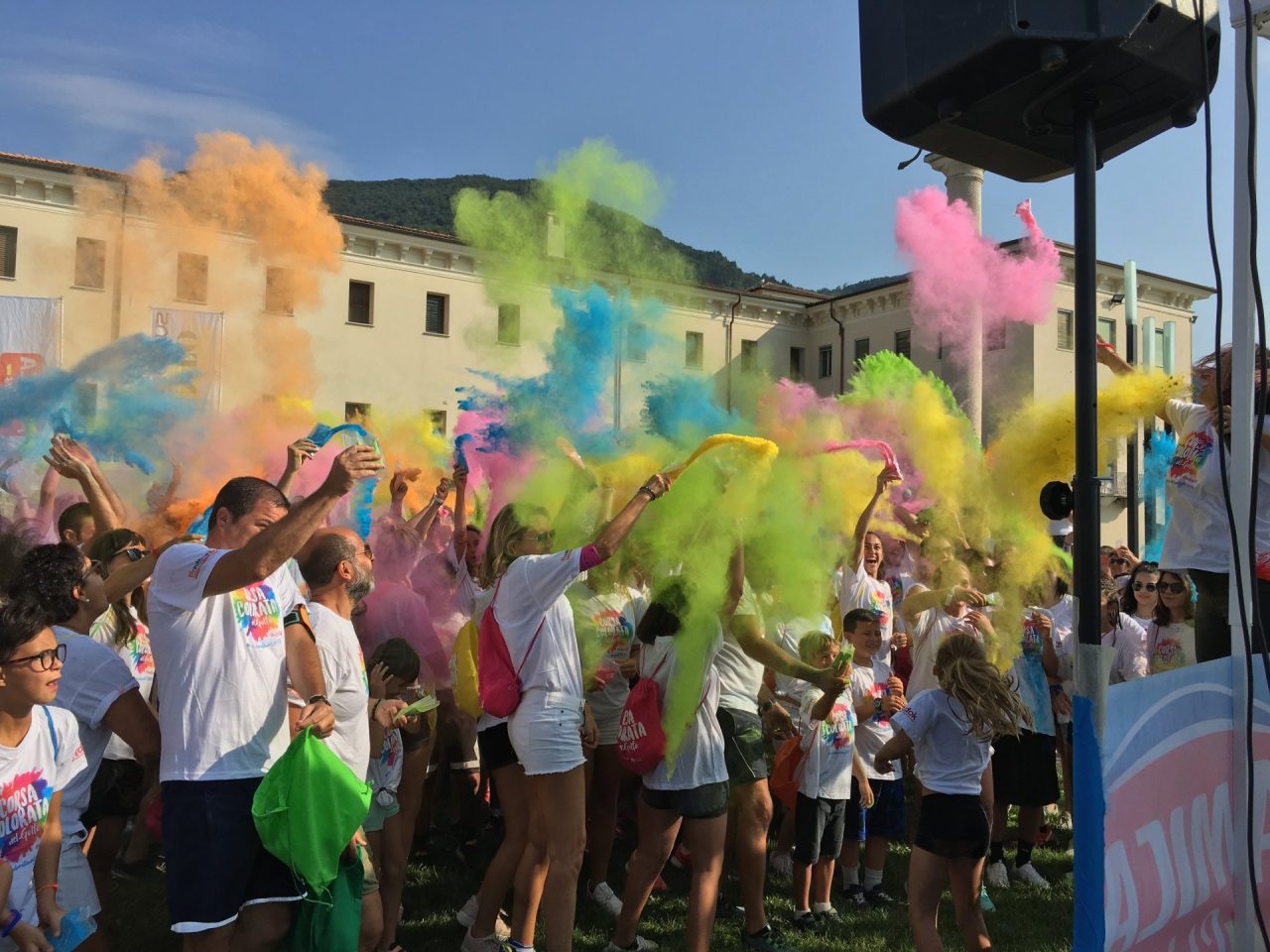 Corsa Colorata nel Golfo a Salò: edizione da record