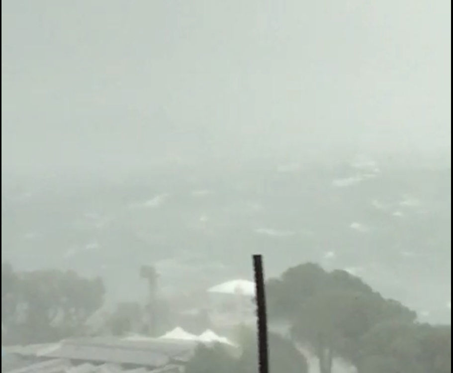 Tempesta e grandine sul Bresciano: caduti molti alberi