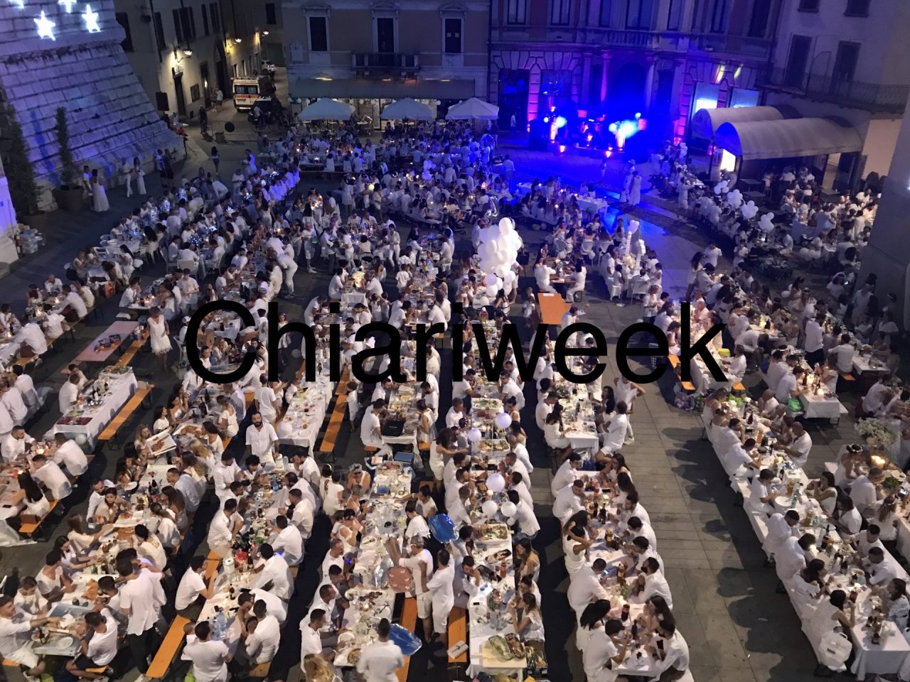 Cena sotto le stelle in piazza Zanardelli a Chiari