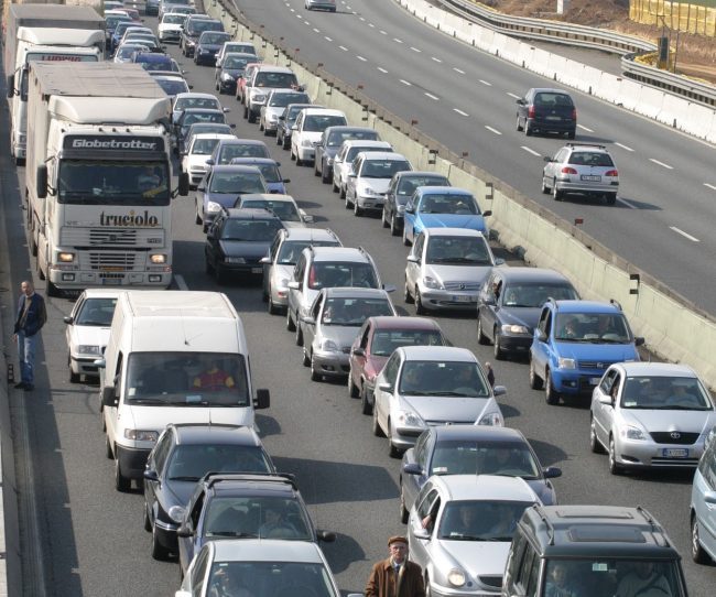 Tragedia in A4, muore un ragazzo di 27 anni