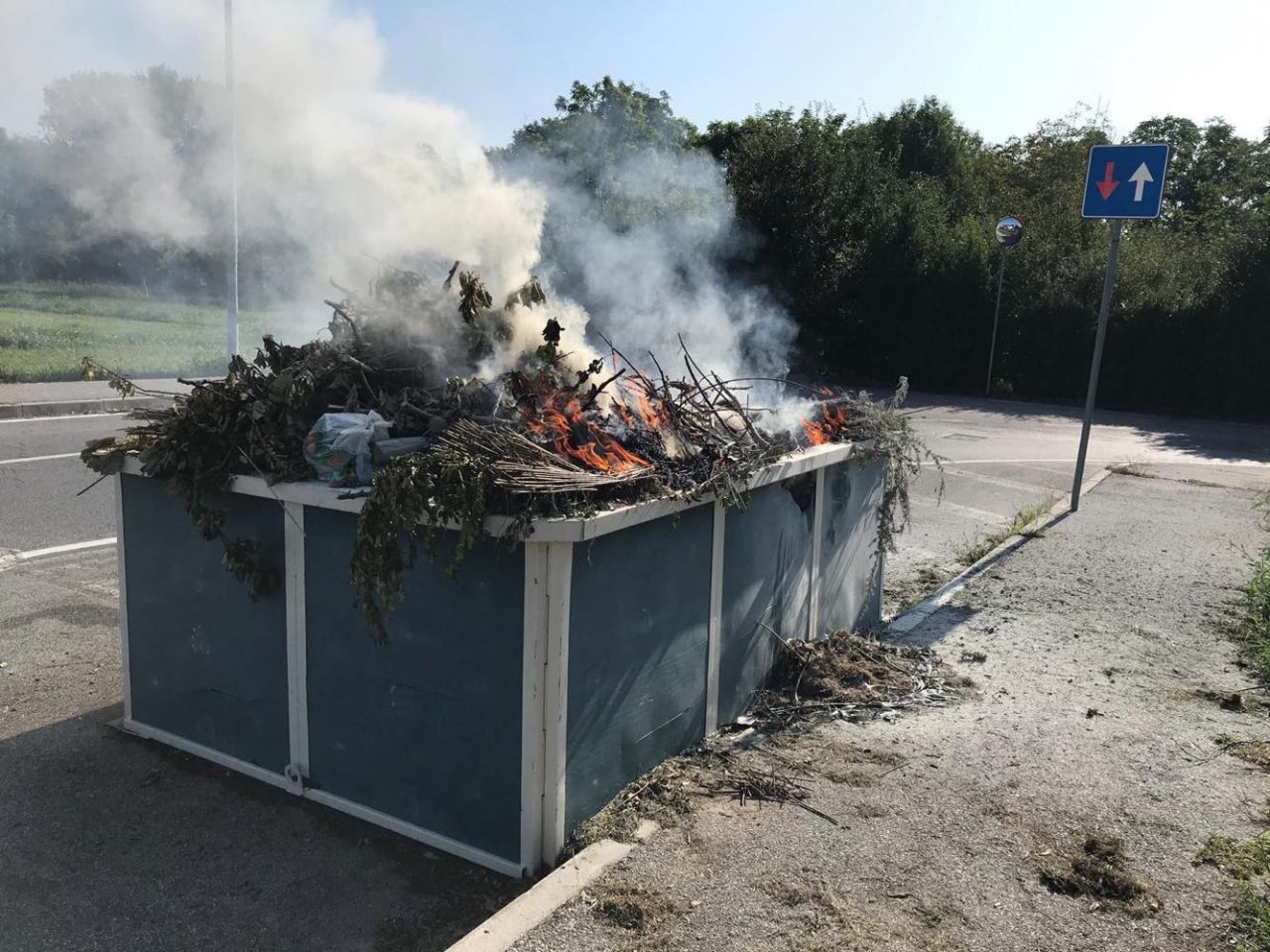 Rogo in un green box ad Azzano Mella. Chiamati i vigili del fuoco