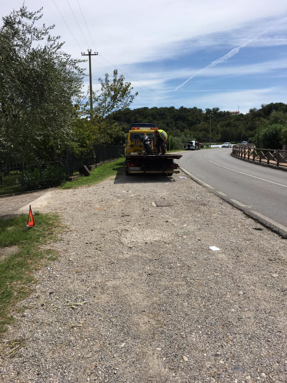 Pauroso schianto fra un furgone e una moto a Salò