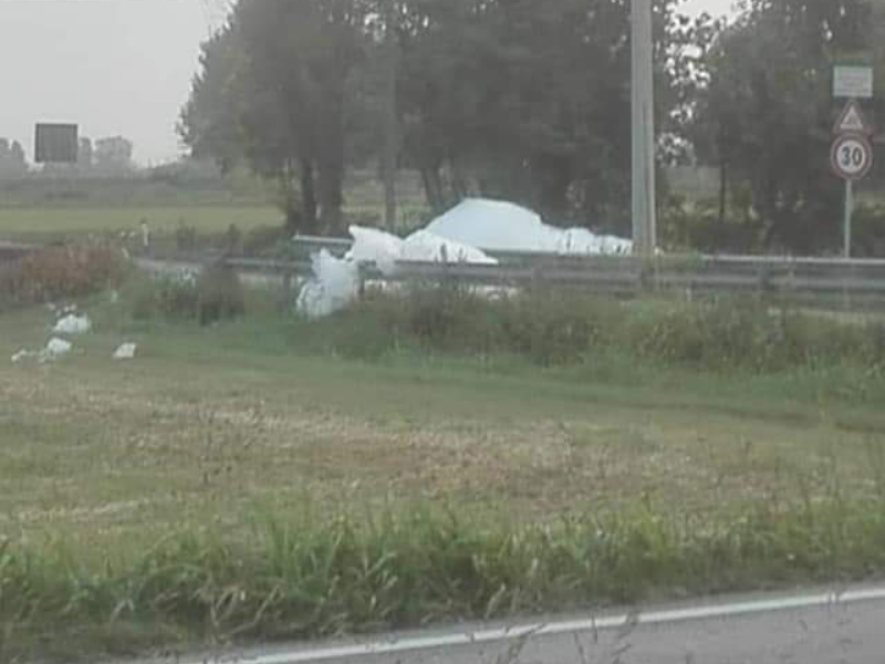 Schiuma in un fosso a Leno: allertata l’Arpa