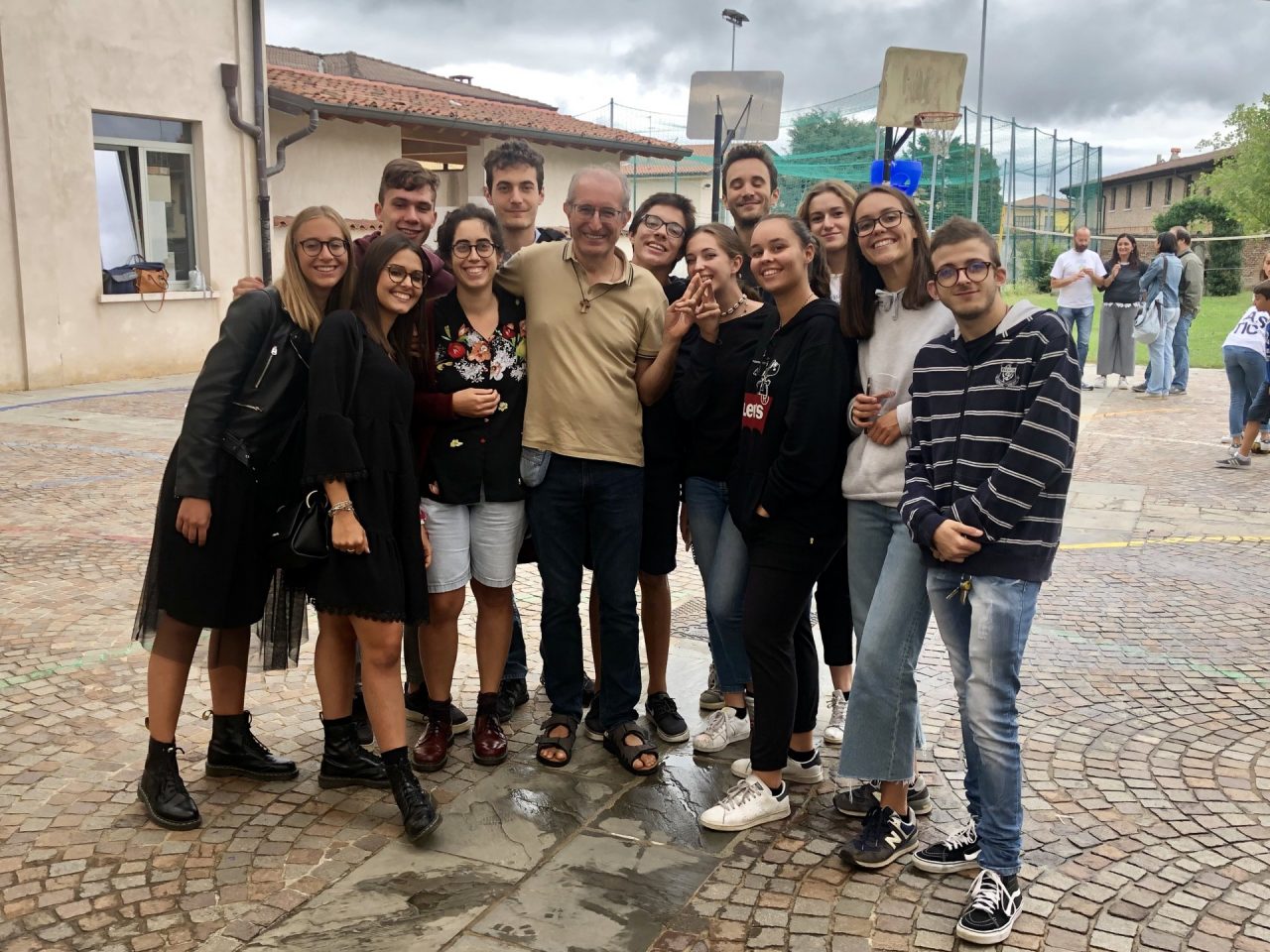 Dello, don Fabrizio saluta i fedeli