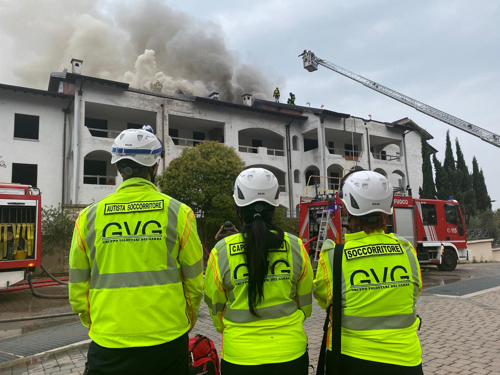 a fuoco un residence Toscolano Maderno