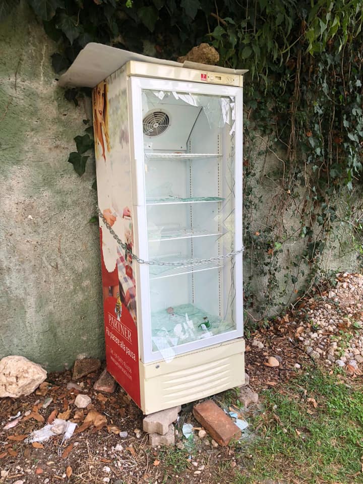 Atti vandalici al parco di Villa Alba a Gardone Riviera