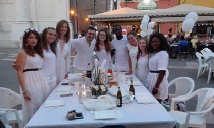 Strepitoso successo per la cena in bianco a Montichiari FOTO