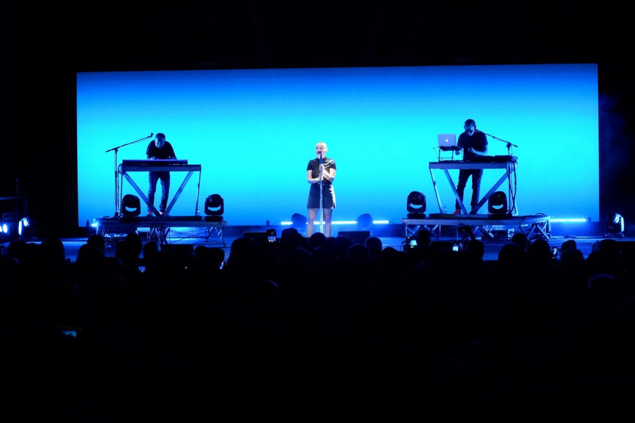 Arisa in concerto a Chiari incanta la piazza in occasione delle Quadre