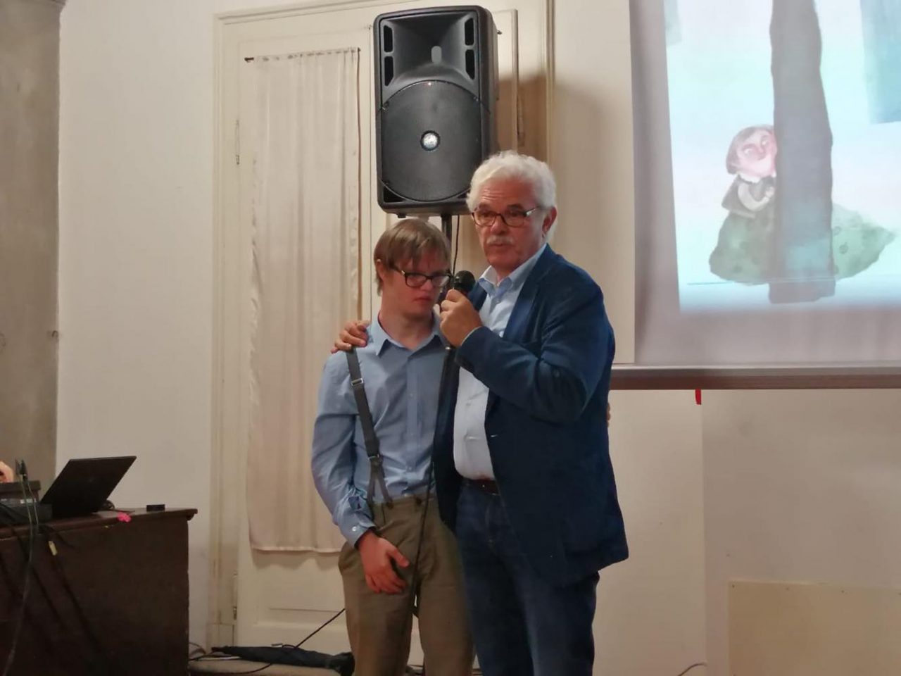 Fragorosi applausi per il libro fotografico di Emilio Gardoni a Chiari