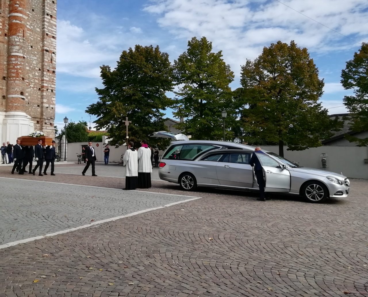 Chiesa gremita e commossa per l’ultimo saluto a Roberta Fanti