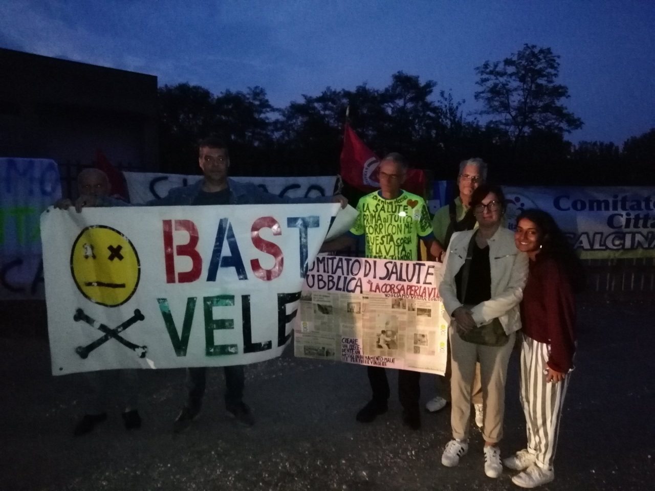 Protesta davanti alla cava: “Concerto in discarica? No, grazie!”