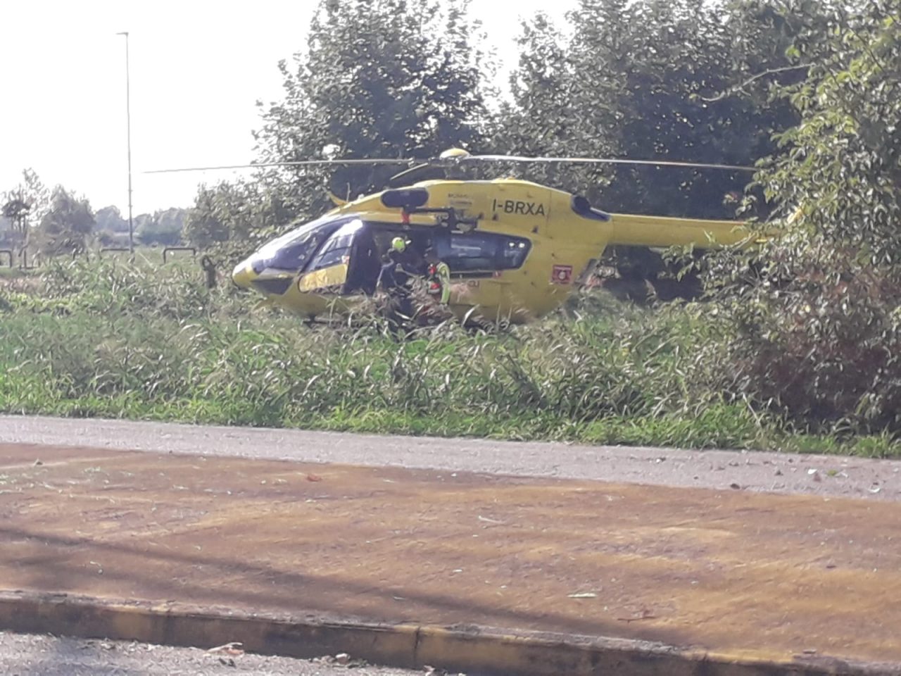 Grave incidente sul lavoro: 50enne precipita dal tetto, interviene l’elisoccorso