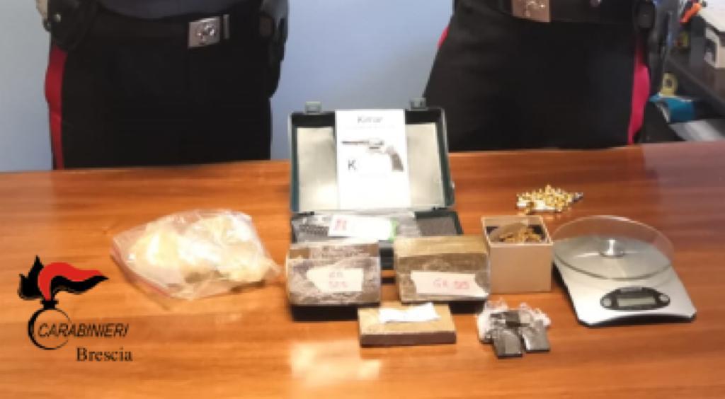 Danneggia un’auto e si scopre che è uno spacciatore