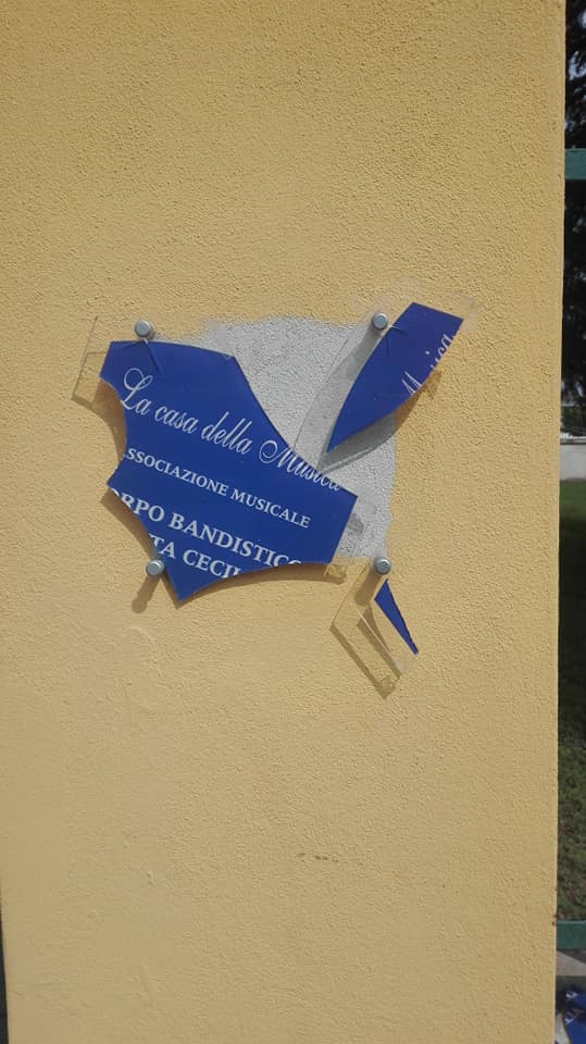 Vandali scatenati colpiscono la banda di Mairano