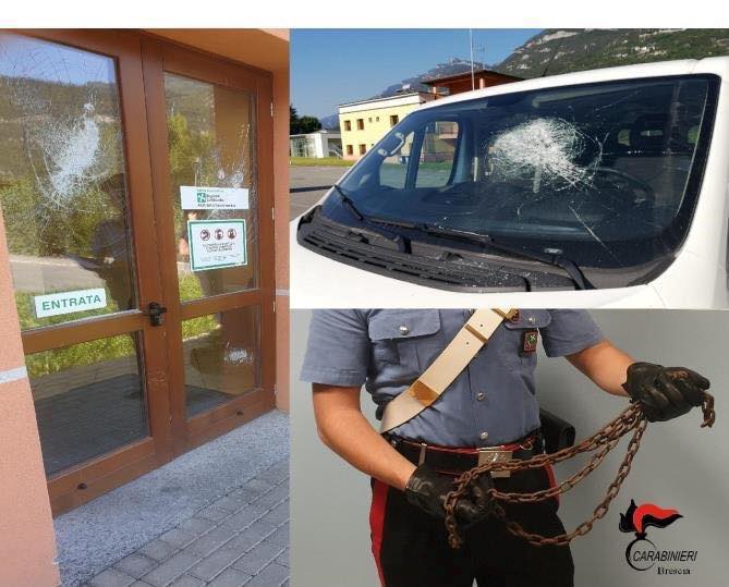 Danneggia venti auto in sosta, fermato dai Carabinieri