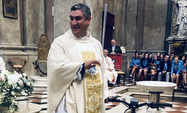 Manerbio, la messa di saluto a don Oscar