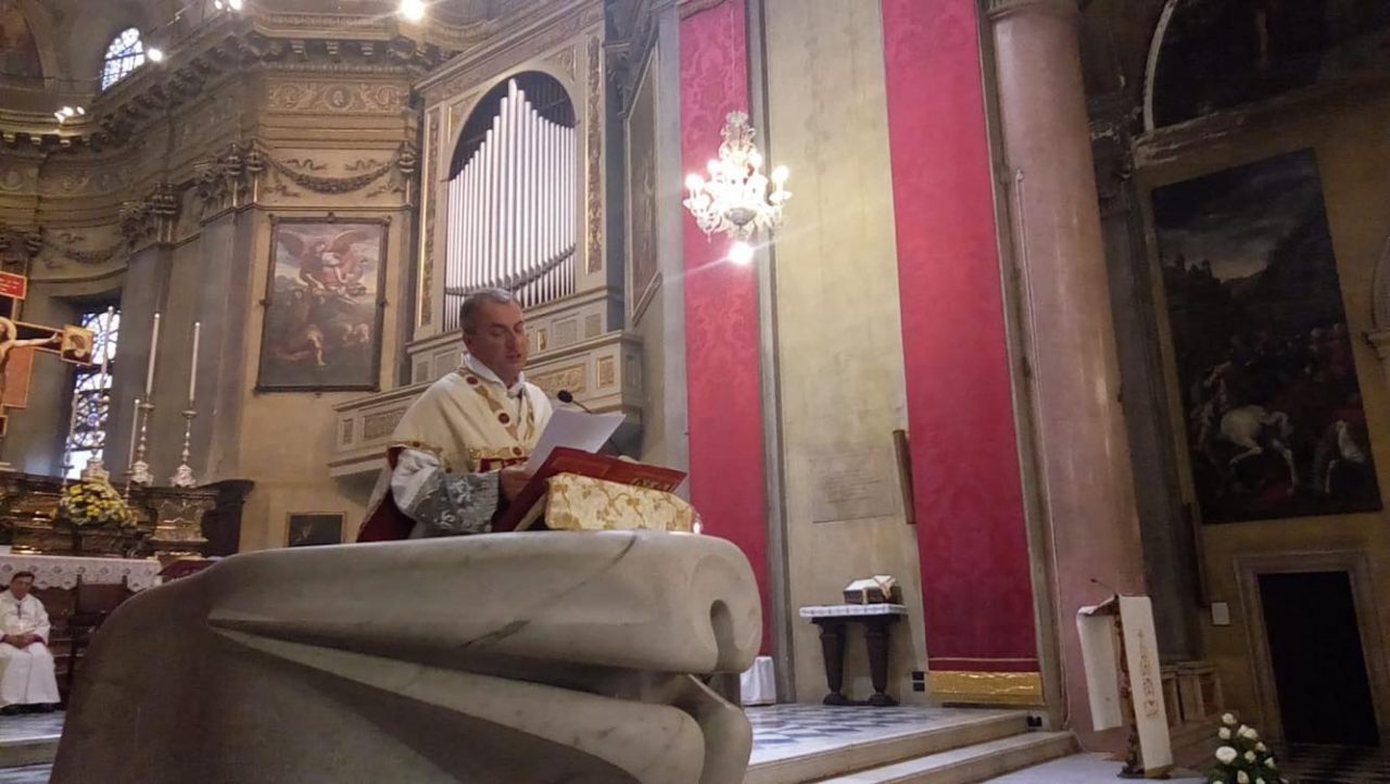 Grande cerimonia a Chiari per salutare don Pierluigi