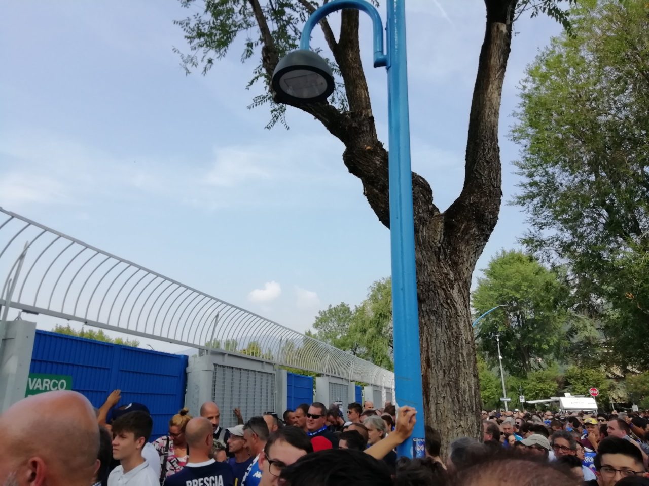 Caos nel pre partita di Brescia – Bologna: l’apertura