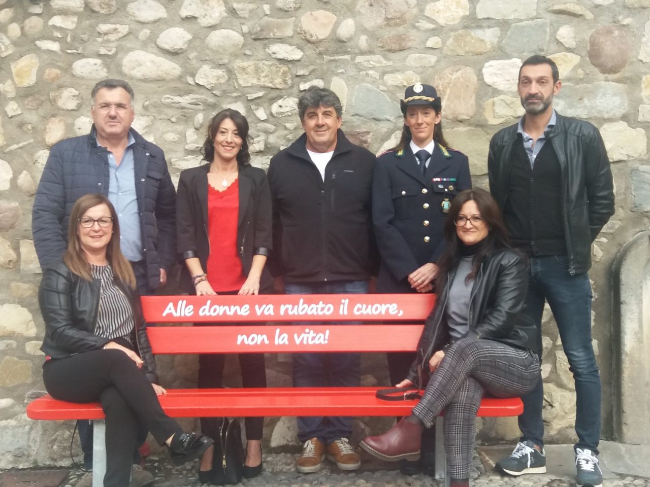 Panchine rosse ed eventi in tutta Capriolo contro la violenza sulle donne