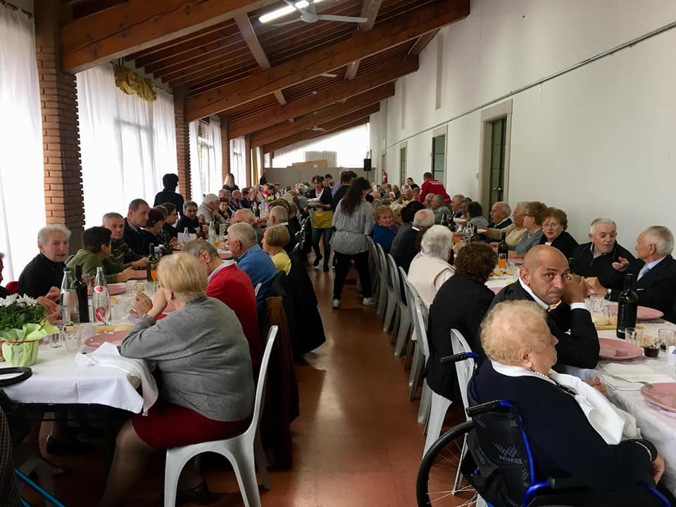Trenzano festeggia i nonni del paese