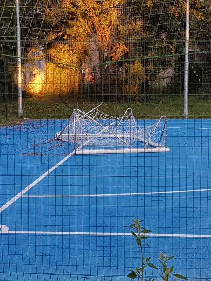 Brandico, devastato il campo di calcio a sette