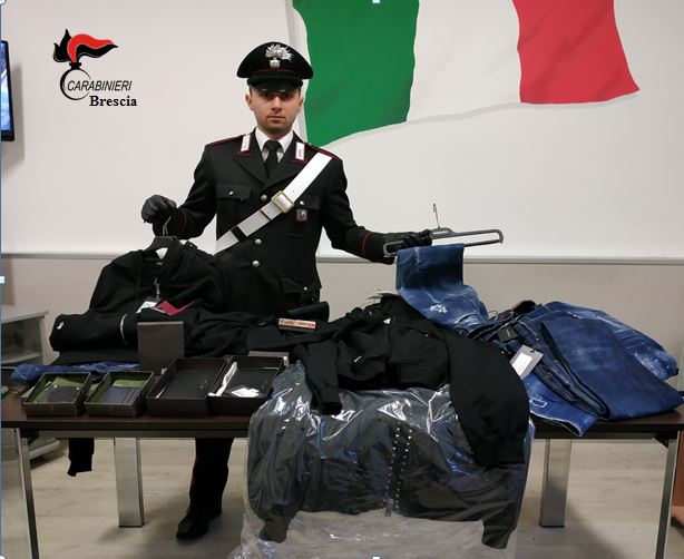 Aprono una “boutique” grandi firme con merce rubata