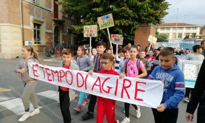 Gli studenti di Ghedi scendono in piazza per l’ambiente FOTO e VIDEO