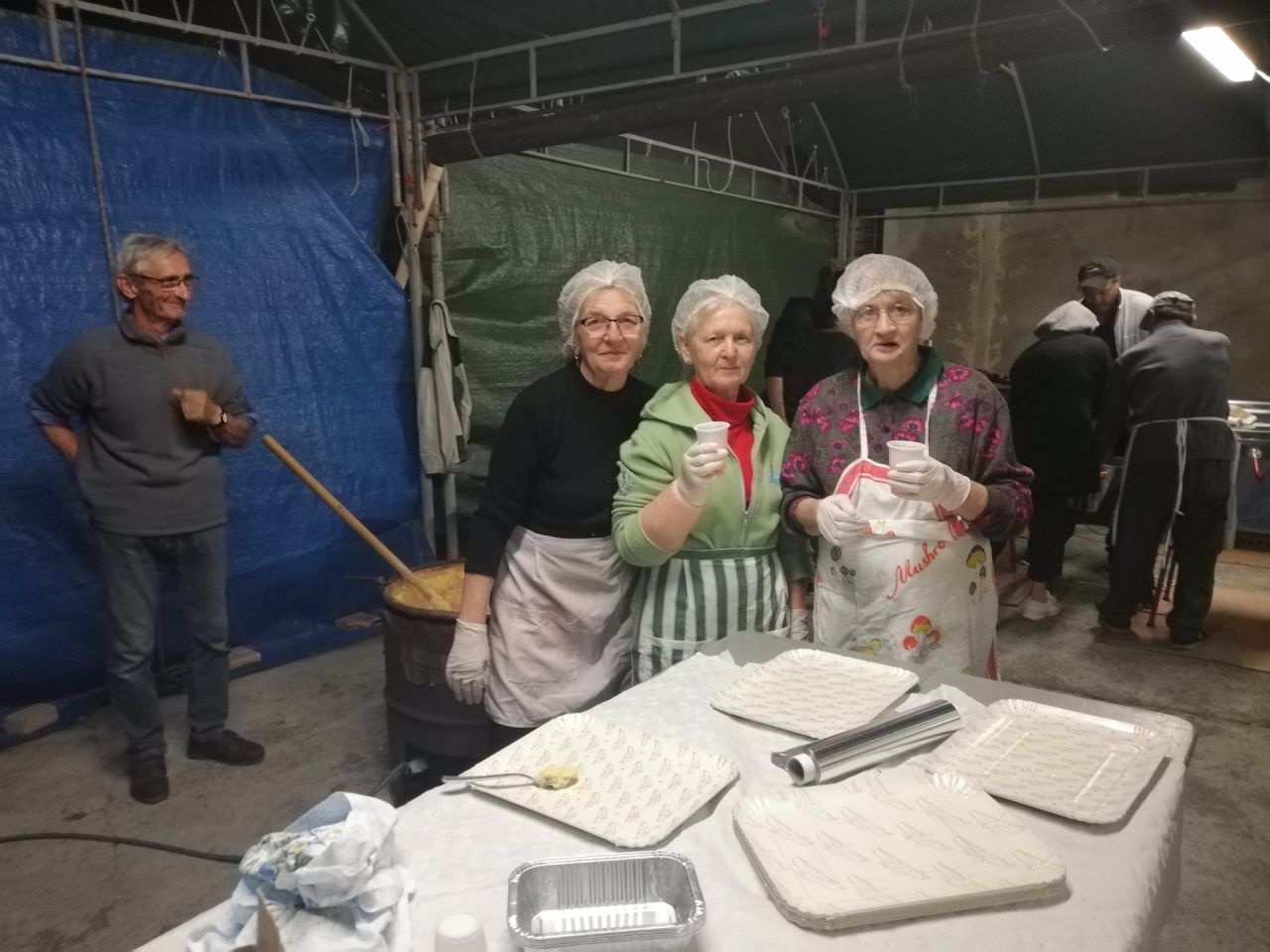 Seniga ha accolto don Luigi con uno spiedo