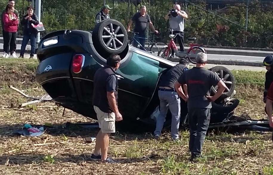 Si ribalta davanti al cimitero, codice rosso a Manerbio