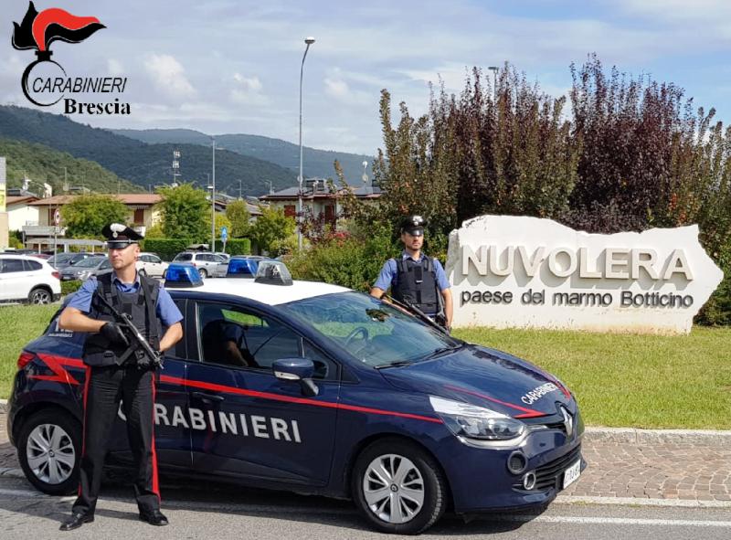 Minaccia un vicino con una pistola: denunciato