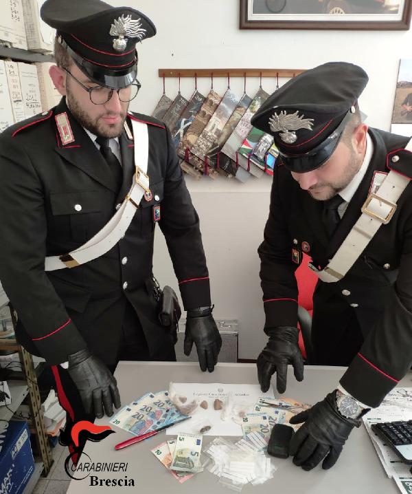 Spacciava al parco: arrestato