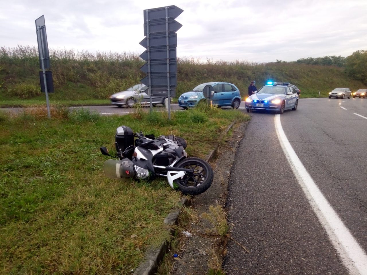 Pauroso schianto fra auto e moto tra Palazzolo e Cologne