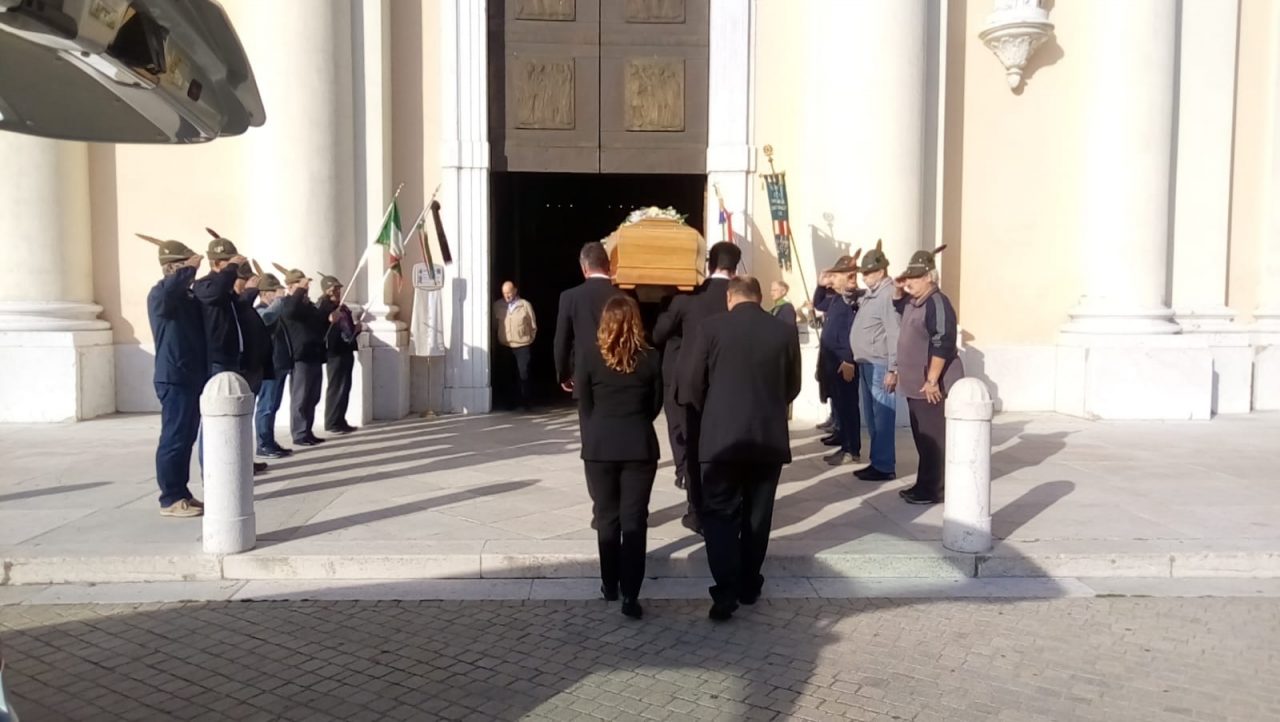 Ultimo saluto al partigiano Umberto Giovini