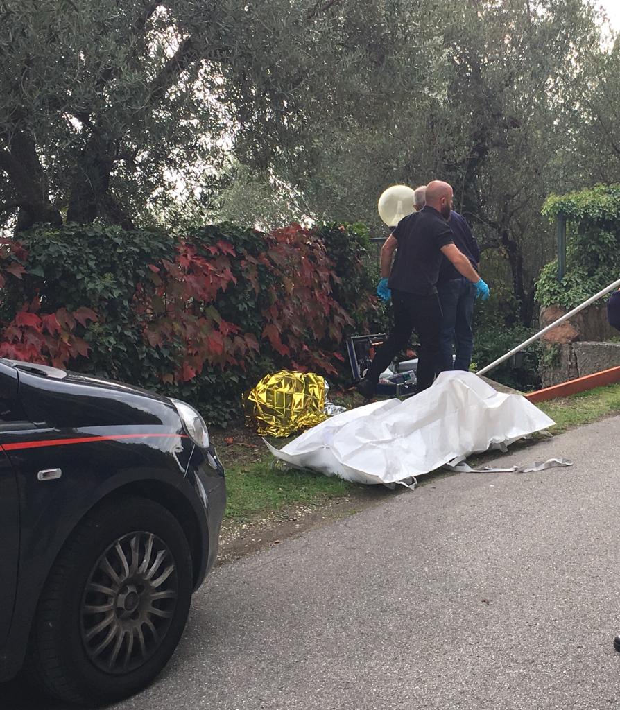 Malore fatale mentre passeggiava a Toscolano: la vittima è di Gargnano