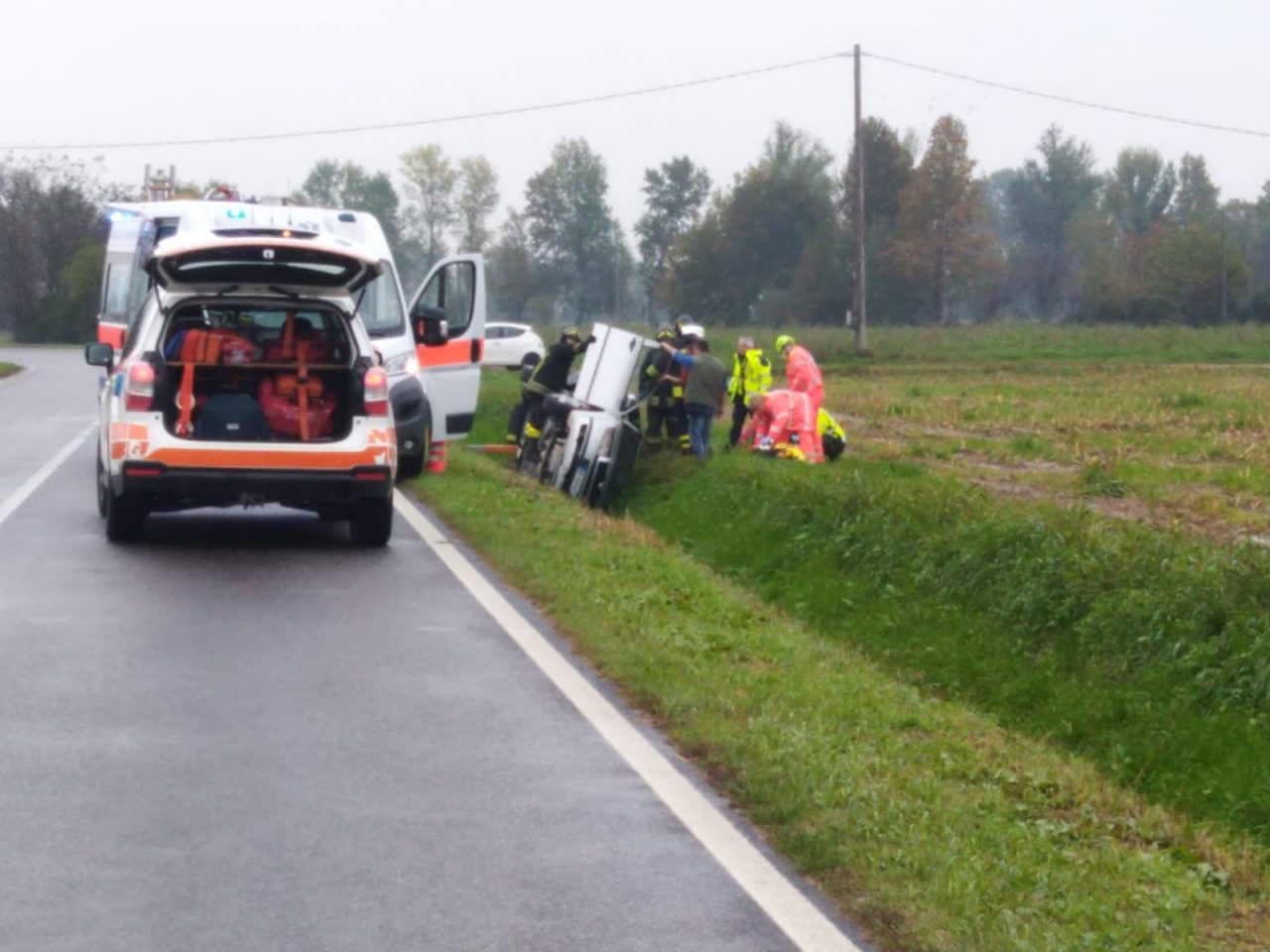 Ribaltamento a Pavone del Mella, grave il conducente