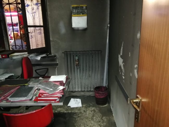 Bomba nella notte contro la sede di un sindacato