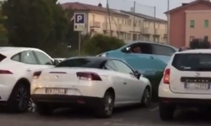 Ubriaco parte a razzo e vola sulle auto parcheggiate VIDEO INCREDIBILE