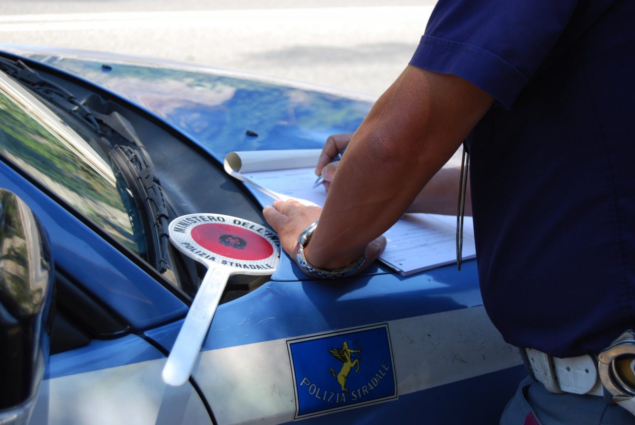 In auto con coca e hashish, arrestato 31enne irregolare sul territorio nazionale