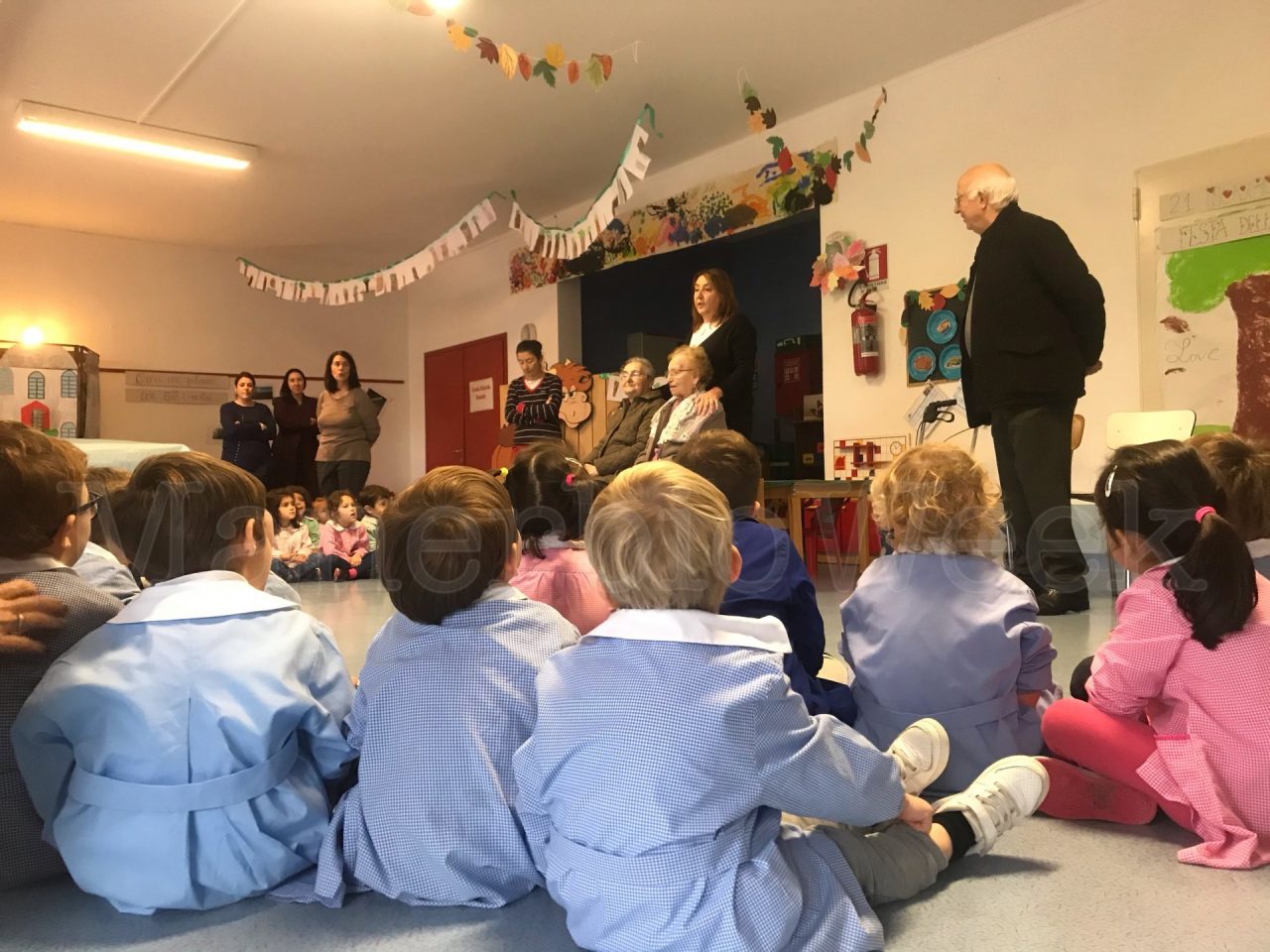 I nonni della casa di riposo affidano il futuro dell’ambiente nelle mani dei bimbi dell’infanzia