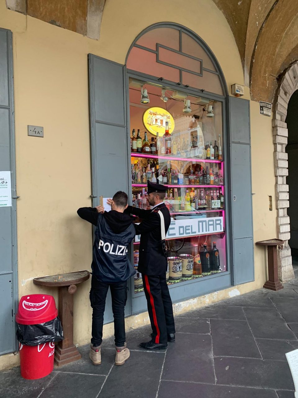 Risse, pregiudicati  e droga, il Questore chiude il bar