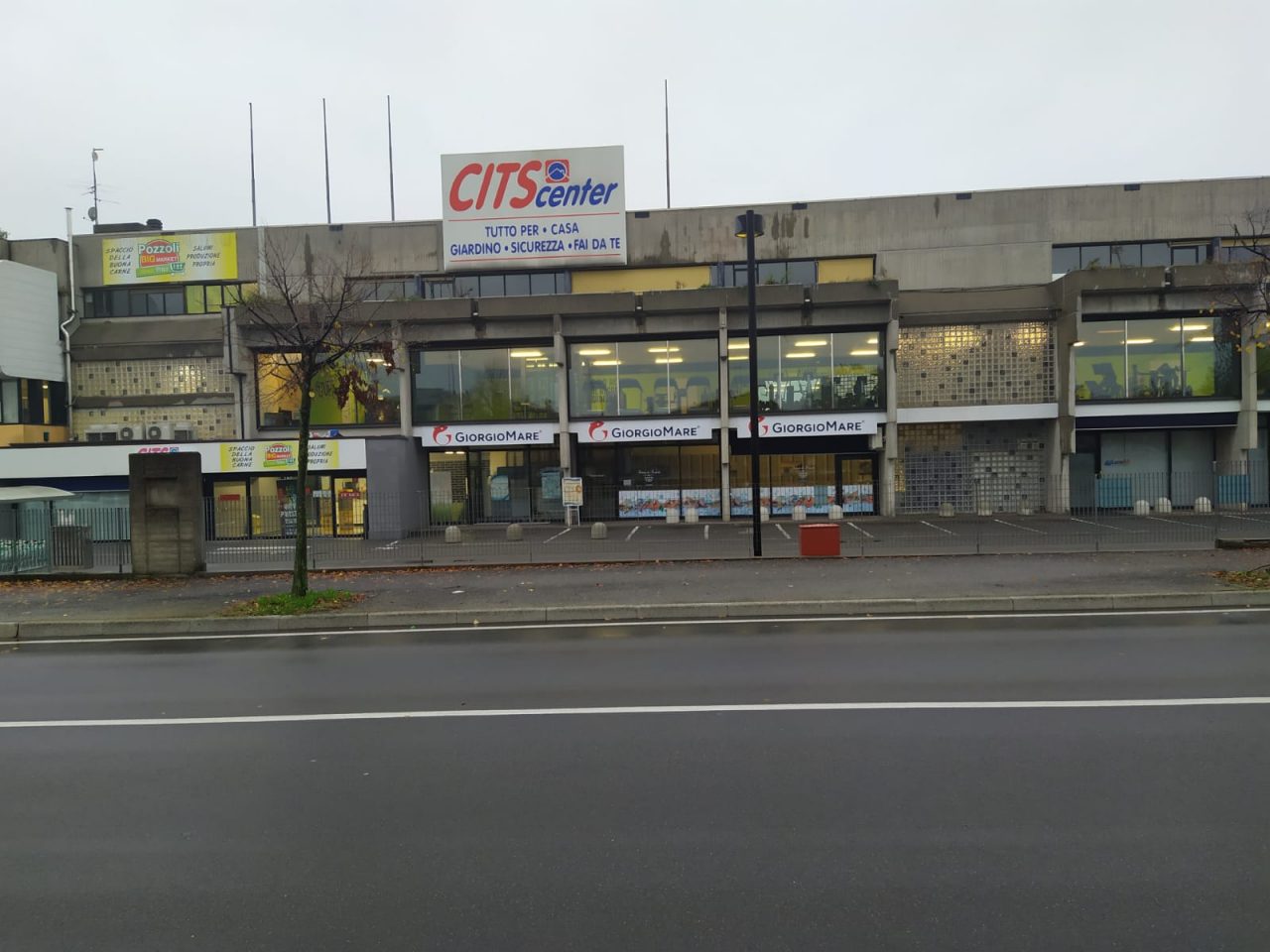 Rapina impropria in un negozio: in manette due tunisini