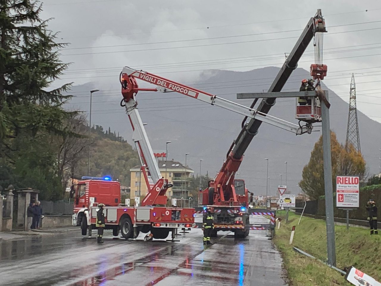 Vigili del fuoco di Chiari in azione a Nave e Brescia