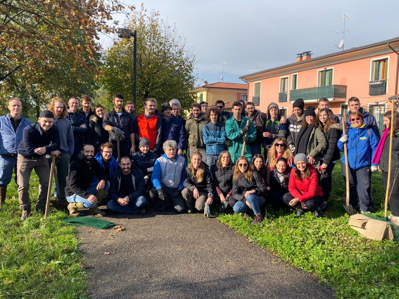 Piantati a Chiari cinquanta nuovi alberi GALLERY