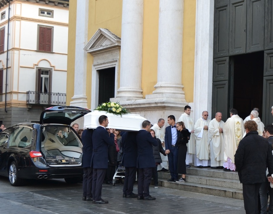 Un mare d’amore per l’ultimo saluto a Daniele